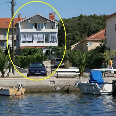 In With Sea View, Terrace, Air Conditioning, Wi-fi Apartment Kukljica