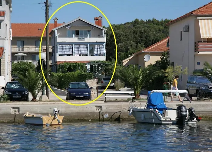 In With Sea View, Terrace, Air Conditioning, Wi-fi Appartement Kukljica